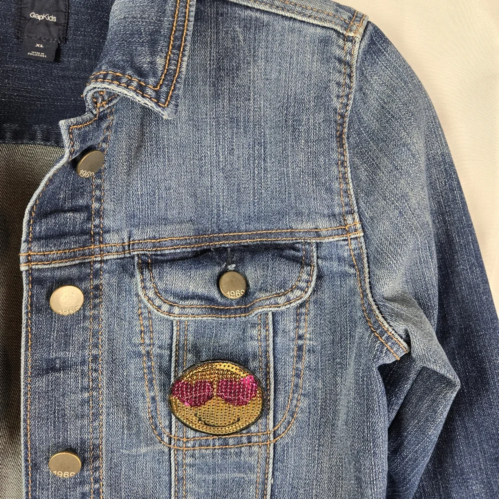 Gap Kids Blue Denim Jean Jacket Girls Size XL With Sequin Emoji Pins